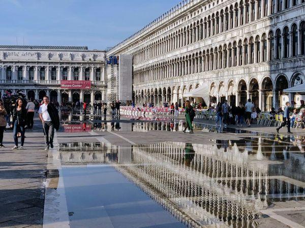 ????Generali maintenu sous respirateur artificiel pour financer la dette italienne