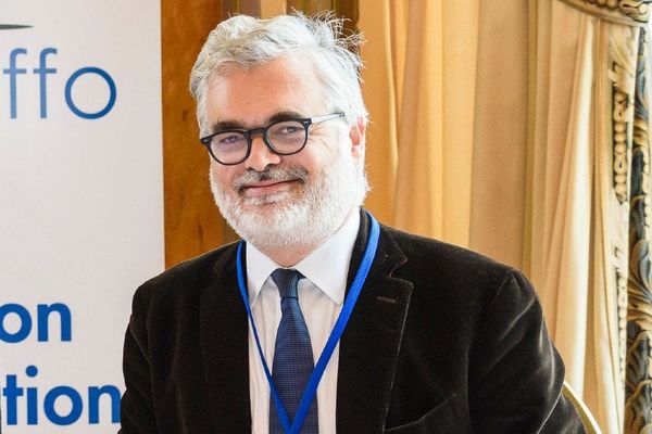 Le Mr Vaccin du gouvernement était le lobbyiste du Big Pharma…