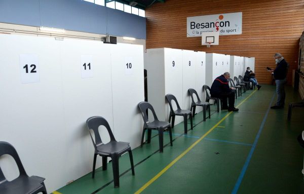 Vaccination générale cet été, mais reconfinement à court terme ?