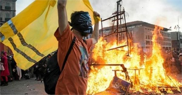 COVID : Macron a-t-il vraiment tort de craindre une insurrection ?