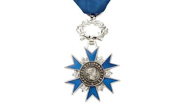 SCOOP : Véran attribue l’ordre du Mérite à une soignante non-vax suspendue