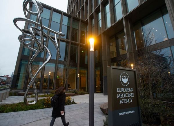 Sécurité des vaccins anti-covid19 : nouvelles données du Comité de pharmacovigilance de l’EMA sur le vaccin Moderna SPIKEVAX