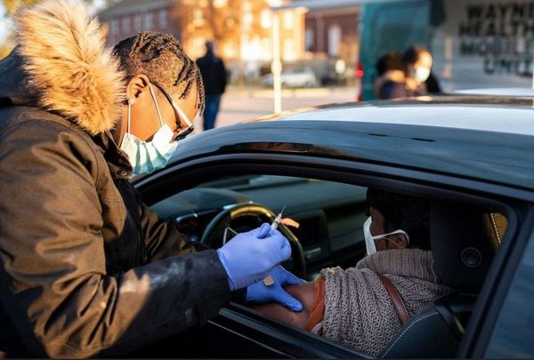 Des Républicains américains demandent l’interdiction des vaccins Covid en Floride
