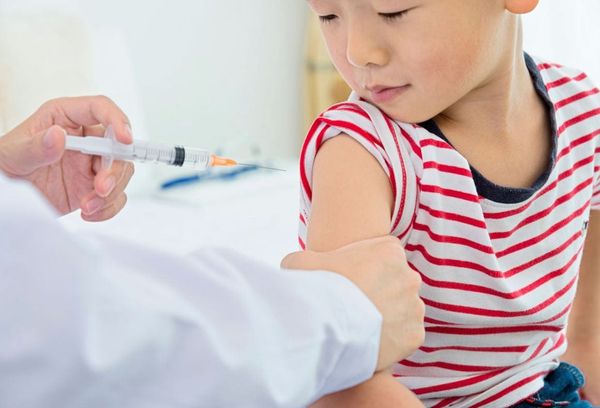 Le Vietnam suspend les injections de Pfizer chez les adolescents, quatre décès et 120 hospitalisations déjà recensés