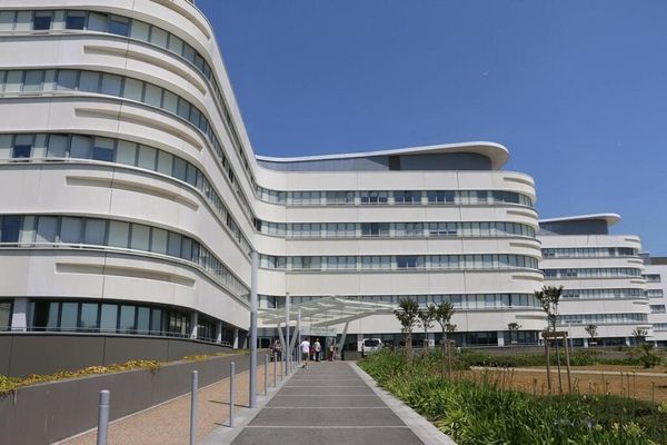 Aidez les soignantes bretonnes à se défendre contre leur hôpital qui s’acharne illégalement !