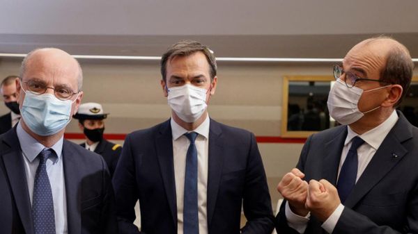 Oliver Véran n’a pas prévu de vous lâcher les basques et menace déjà de revacciner