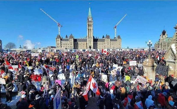 La police d’Ottawa de plus en plus menaçante avec les manifestants du Convoi de la liberté