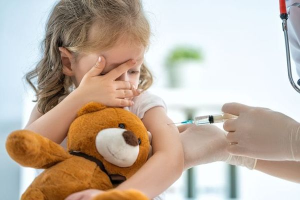 Polémique aux USA sur l’appel télévisé à vacciner les enfants