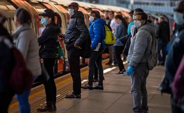 Royaume-Uni : baisse de 25,5% des cas, le COVID bientôt considéré comme endémique ?