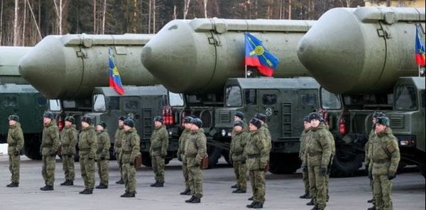 Un expert militaire russe explique pourquoi la force de dissuasion nucléaire a été mise en état d’alerte