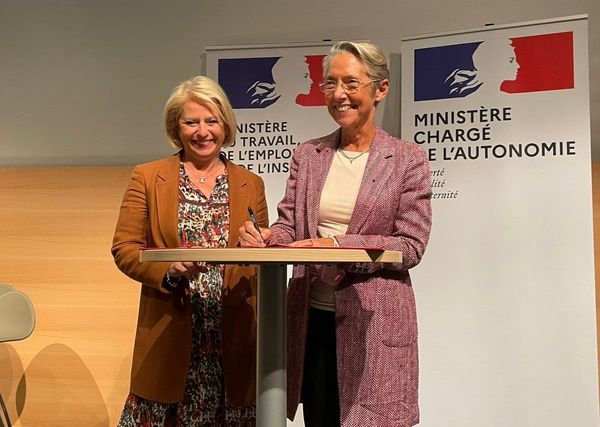 Enfin, un tribunal qui ose annuler la suspension d’un soignant non-vacciné en arrêt maladie