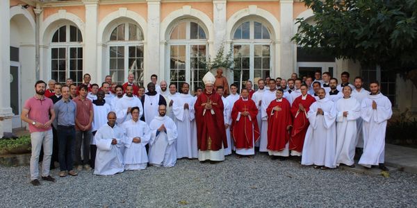 [PAYANT] Urbi et Orbi n°13 – Diocèse de Fréjus: élitisme romain contre populisme catholique?