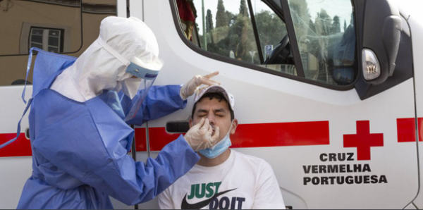 Passe vaccinal jusqu’en 2023 : et si Macron tentait la vaccination obligatoire en septembre ?