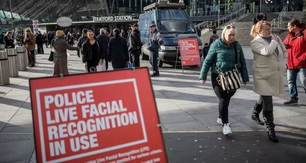 Royaume-Uni : la justice ordonne la réintégration d’un personnel médical non vacciné