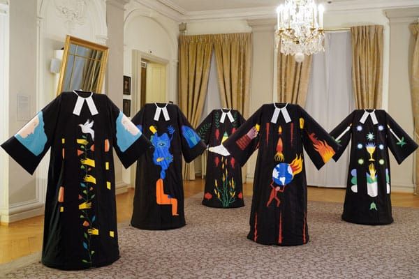 Des protestants protestent contre la dictature sanitaire, par Eric Kayayan