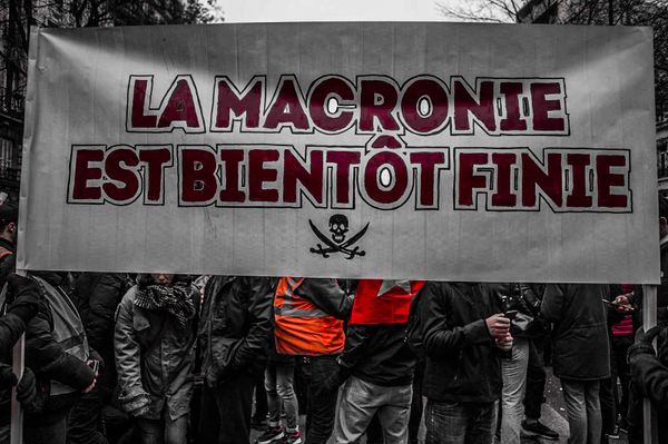 Briefing : la popularité de Macron chute, le masque va redevenir obligatoire
