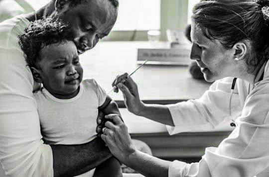 Pendant ce temps, l’Union Européenne recommande d’injecter les jeunes enfants au Pfizer