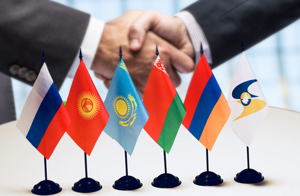 Pour la première fois en trois ans, les dirigeants des pays de l’UEE tiennent un sommet en face-à-face, par ritmeurasia