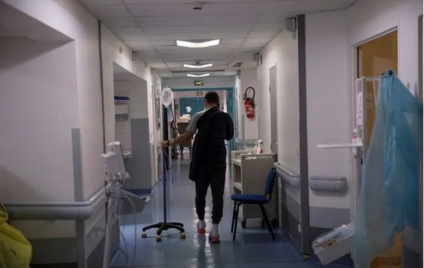 Suspension de contrat pour non vaccination COVID, un ambulancier nantais réclame plus de 141.000 €