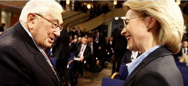 Ursula VS Kissinger : la soubrette et le daron, par Modeste Schwartz