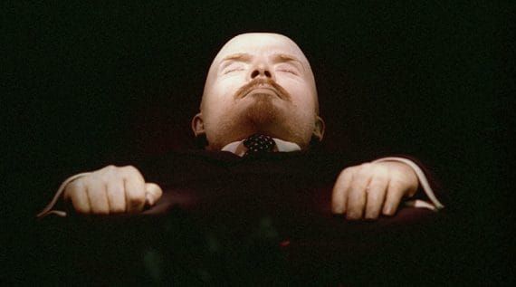 Urbi &Orbi n°28 – Ce curé breton qui veut canoniser Lénine