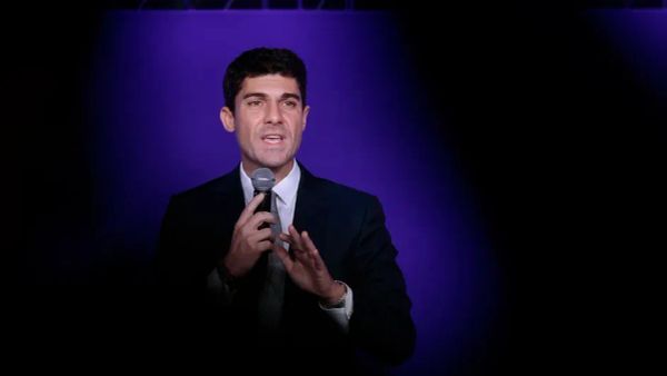 Aurélien Pradié: faux bisounours, fin politique!