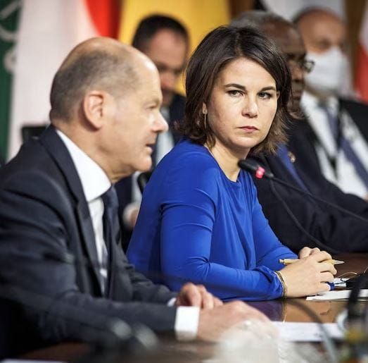 Désaccords entre Scholz et la russophobe  Baerbock, par Oleg Isaichenko