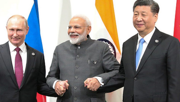 Comment les BRICS vont chasser le dollar de son trône, par Jean Goychman