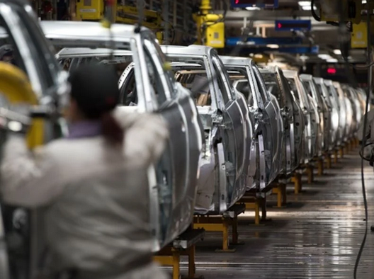 Production Auto : la 4e Révolution Industrielle nous ramène en 1973, par Modeste Schwartz