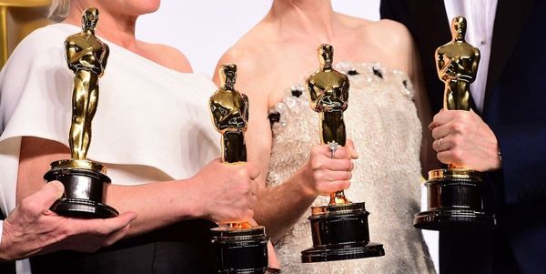 Le masque et la seringue, une nouvelle émission du Courrier avec Laurent Firode