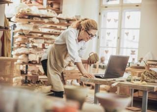 Comment le Sénat veut racketter les petits entrepreneurs pour renflouer les retraites