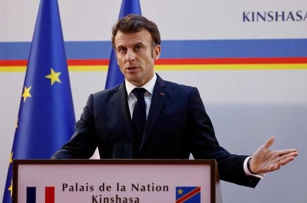 Macron à Kinshasa : c’est Fanfan chez les ploucs ! par Modeste Schwartz