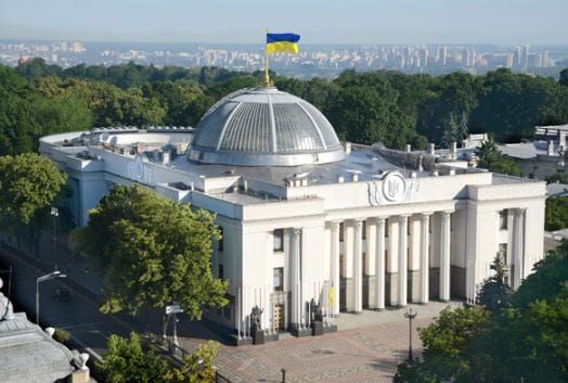 Le Parlement Ukrainien veut interdire de filmer les tombes de militaires, par Topwar