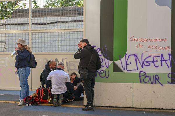 Darmanin et Nunez lancent la mode du topless obligé en garde à vue…