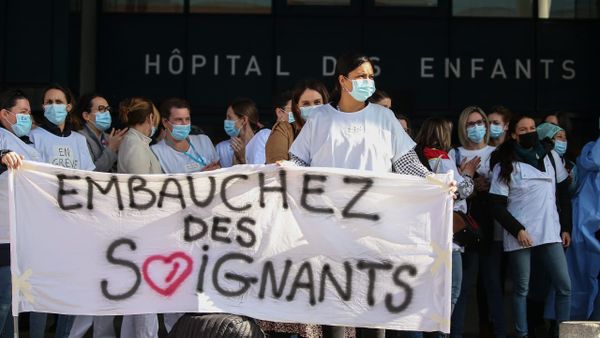 Grâce à sa lourde bureaucratie, l’hôpital dépense beaucoup plus et soigne moins bien