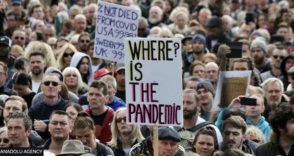 Royaume-Uni : un quart de la population pense que le Covid est un canular