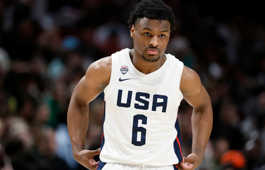 Le basketteur Bronny James victime d’effets secondaires du vaccin, selon Musk