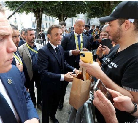 Autisme radical : à Pau, Macron évoque un « problème d’autorité », par Modeste Schwartz