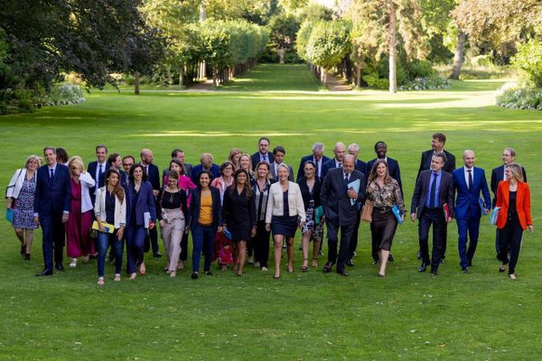 Rousseau, Borne et la République des Déports – par Modeste Schwartz