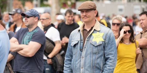 Les critiques du nouveau fascisme covid sont punis comme des nazis, par Ulrike Reisner