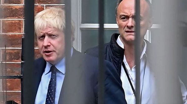 Enquête Covid au R-U : Boris Johnson étrillé par son ex-bras droit