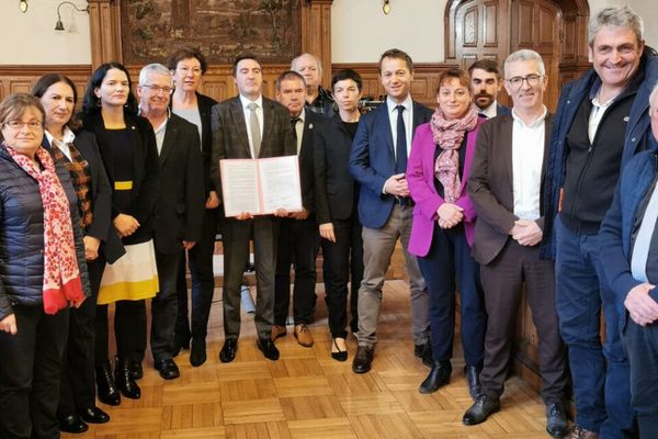 A Carhaix, on recrute un médecin à 1.400€ la demi-journée pour plaire aux élus