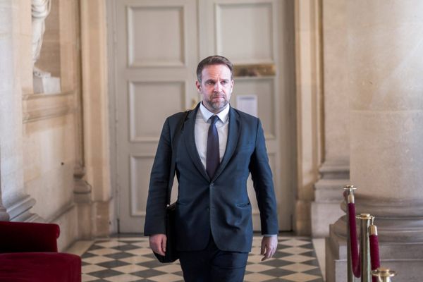 Le témoin de mariage de Macron veut criminaliser le recrutement en plein retour du chômage