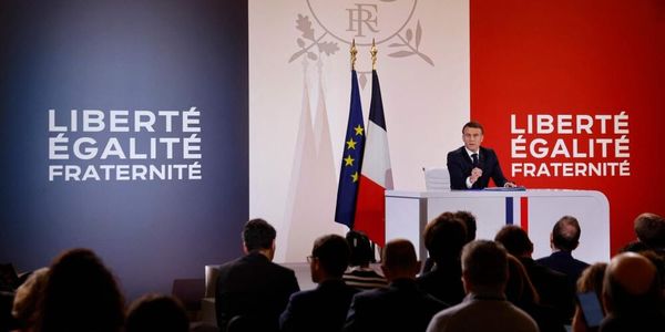 À Davos, Macron révèle le programme qu’il a caché lors de sa conférence de presse…