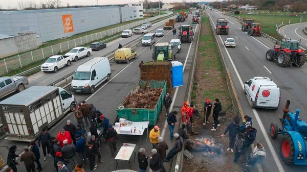 La colère paysanne monte contre la France de la bureaucratie, des normes, des taxes et de l’écologie