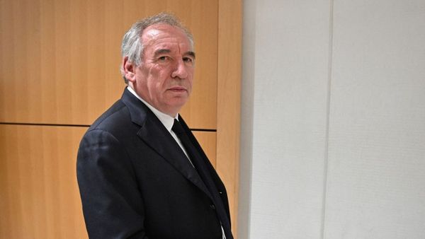 Bayrou remplace Oudéa-Castera, Trump remplace Biden