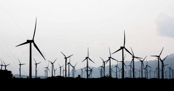 La Commission Européenne ordonne à Macron de couvrir la France d’éoliennes d’ici à 2030 !