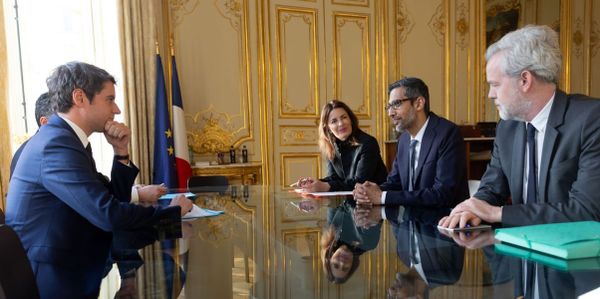 Souveraineté nationale : Macron vend déjà l’intelligence française à Google