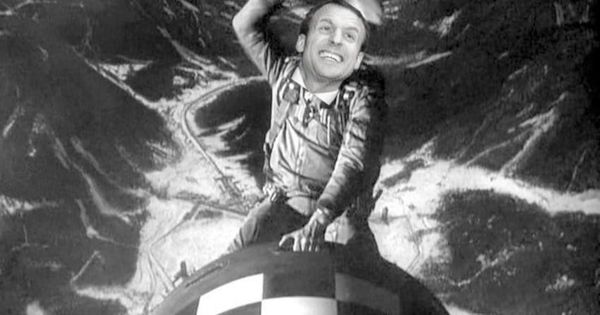 Un avertissement venu du « Old Deep State »: Macron conduit à une guerre nucléaire