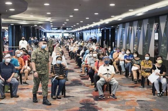 Malaisie : un médecin reconnait la dangerosité des injections COVID et s’excuse